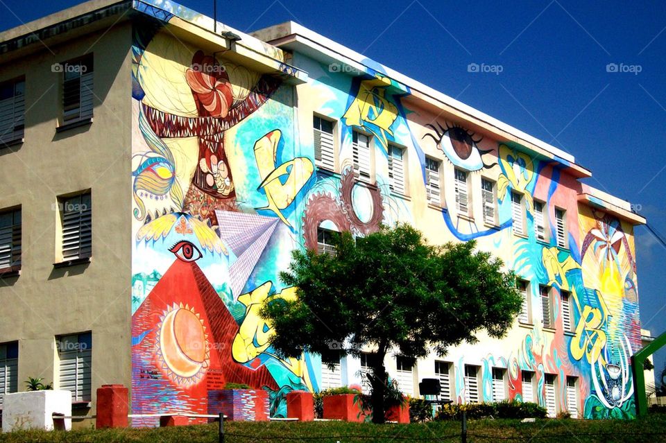 Expressions . This is the school of music located in Santiago de Cuba 