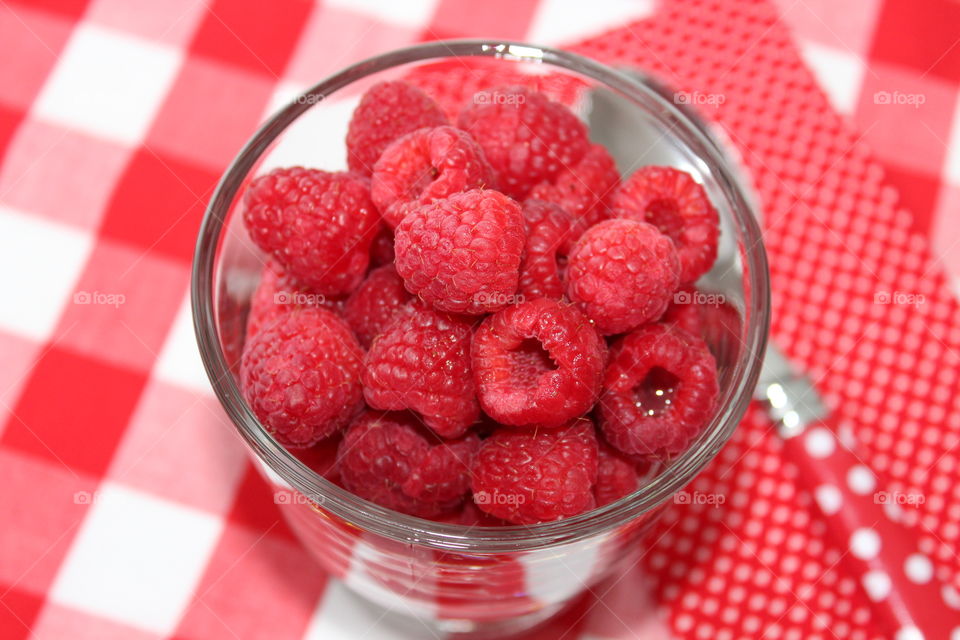 Red Raspberries in bowl