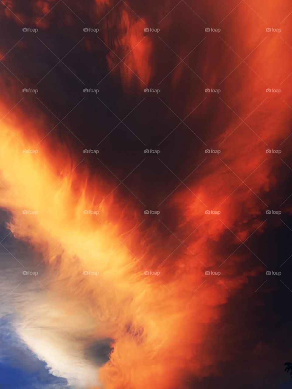 Is it my eyes or is it a heart of clouds????