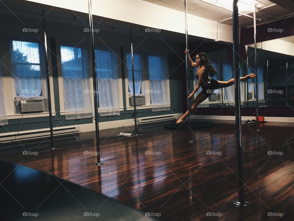 Professional ballet dancer tries pole dancing