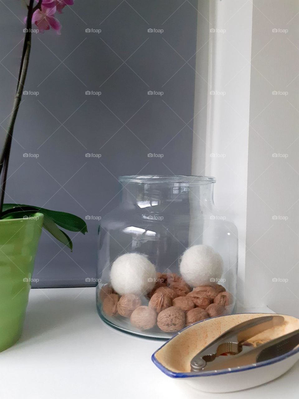 circles - nuts and balls