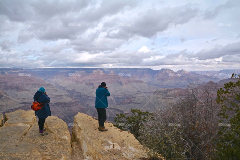 Two photographers at the edge of the Grand Canyon