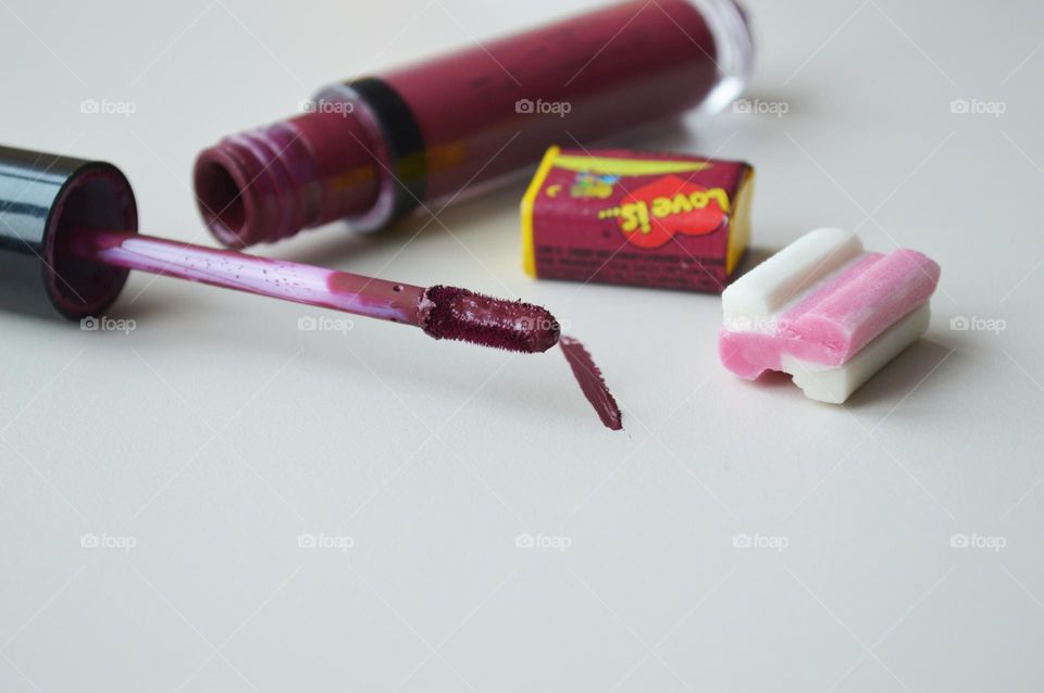 magenta lipstick and chewing gum on the table