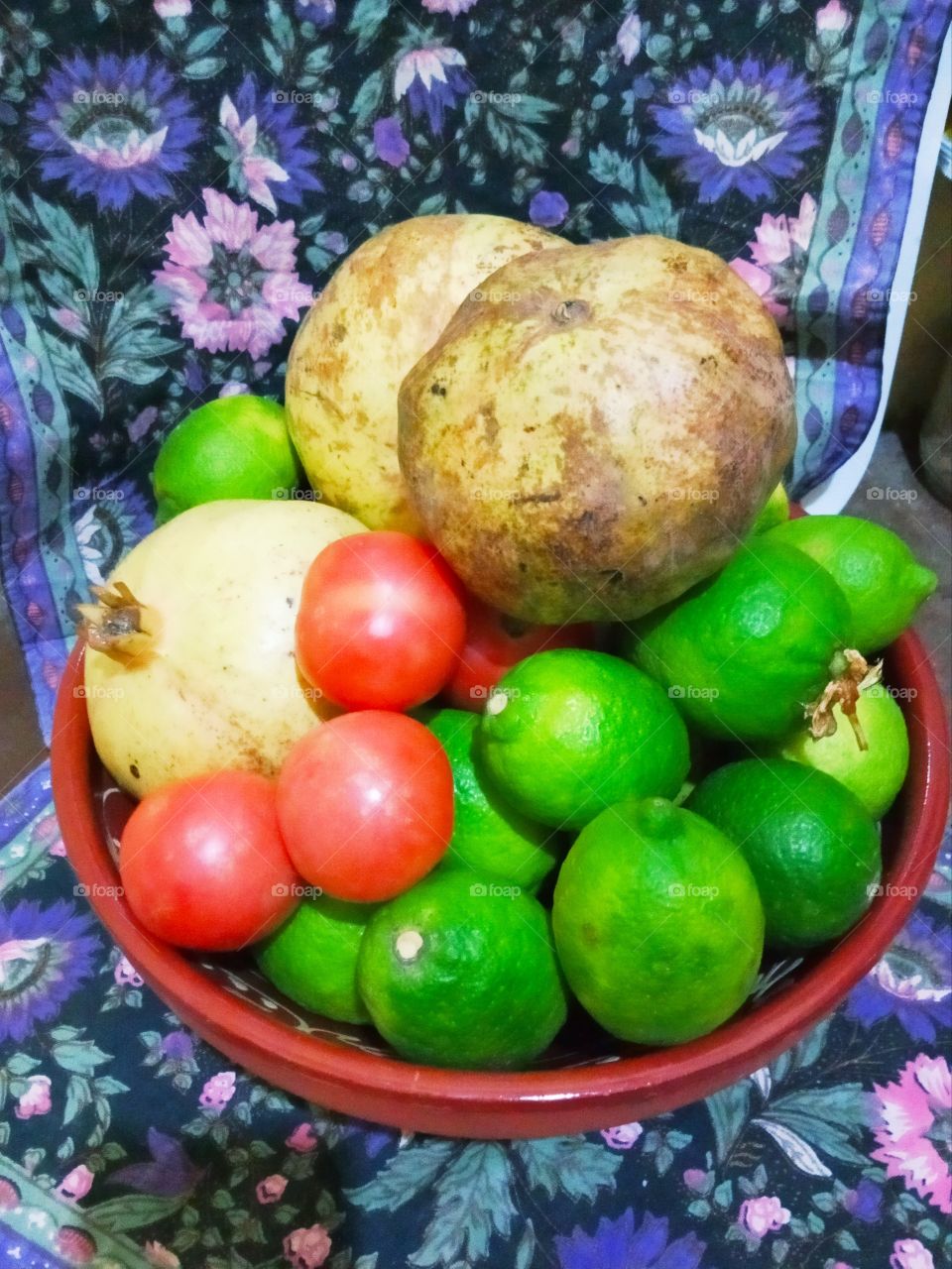 A bowl plenty of fruit