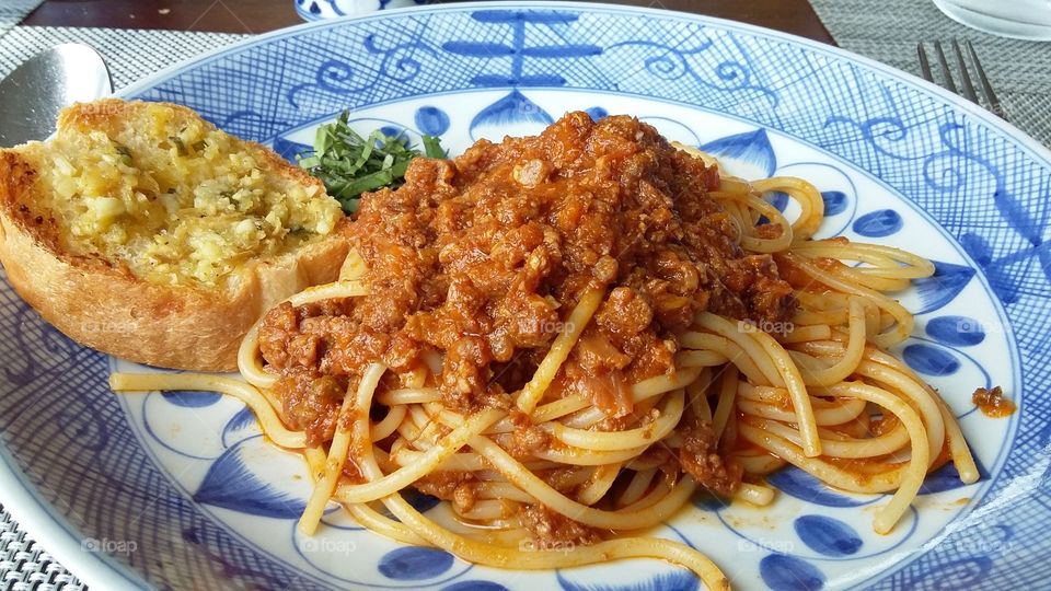 spaghetti samphran riverside