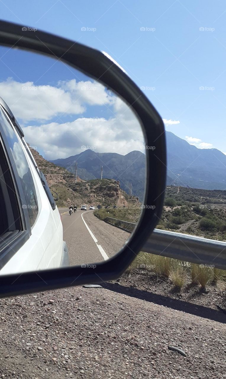 viaje hacia las montañas