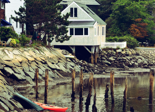 2 kayaks