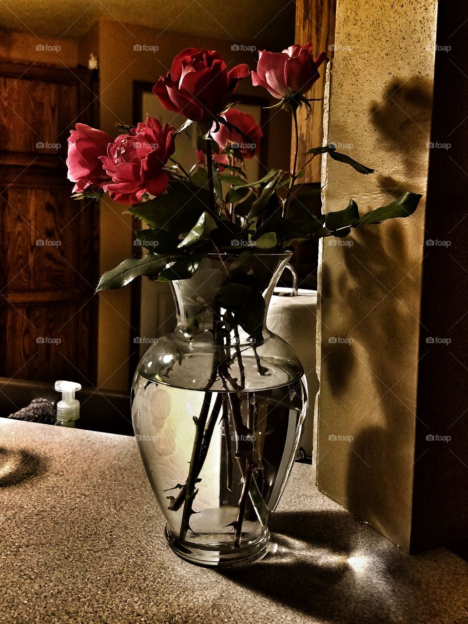 Light play on a vase