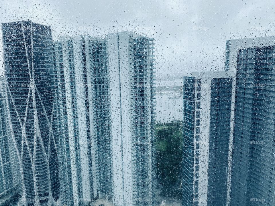 Lluvia,edificios ,rascacielos 