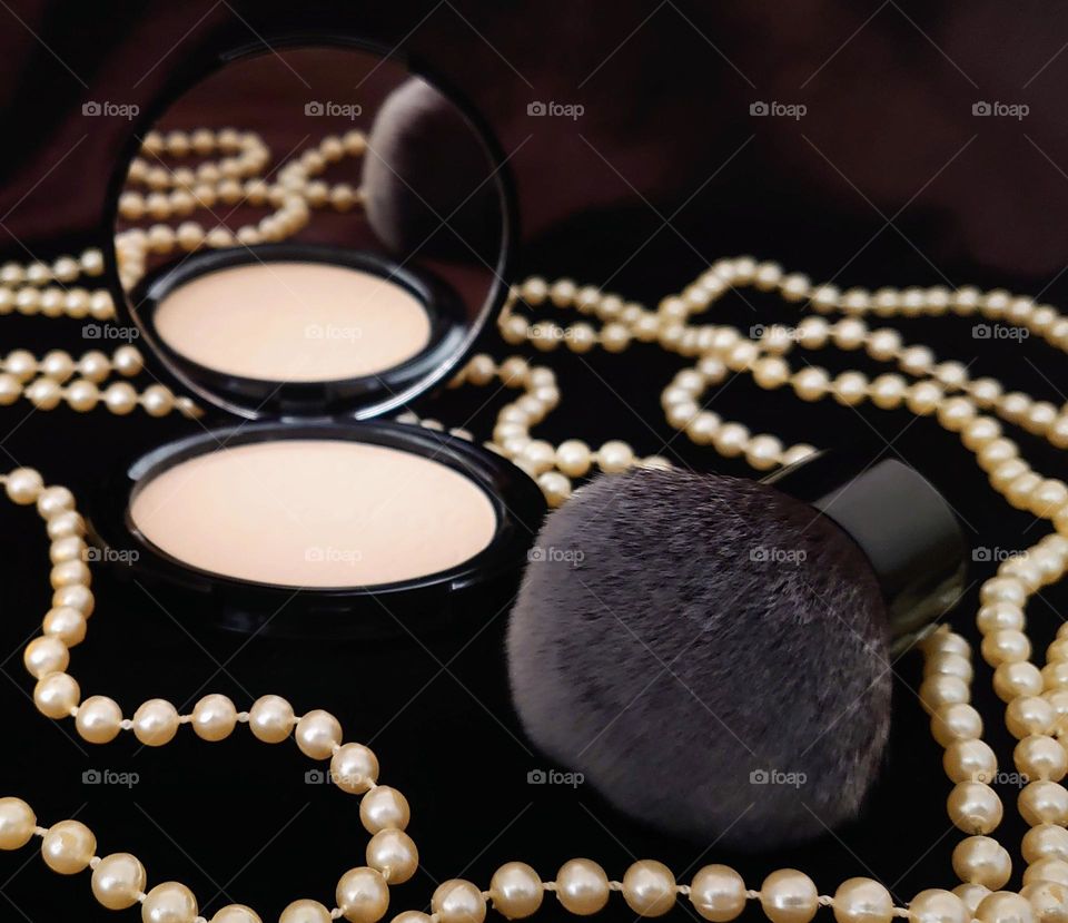 Powder and makeup brush✨