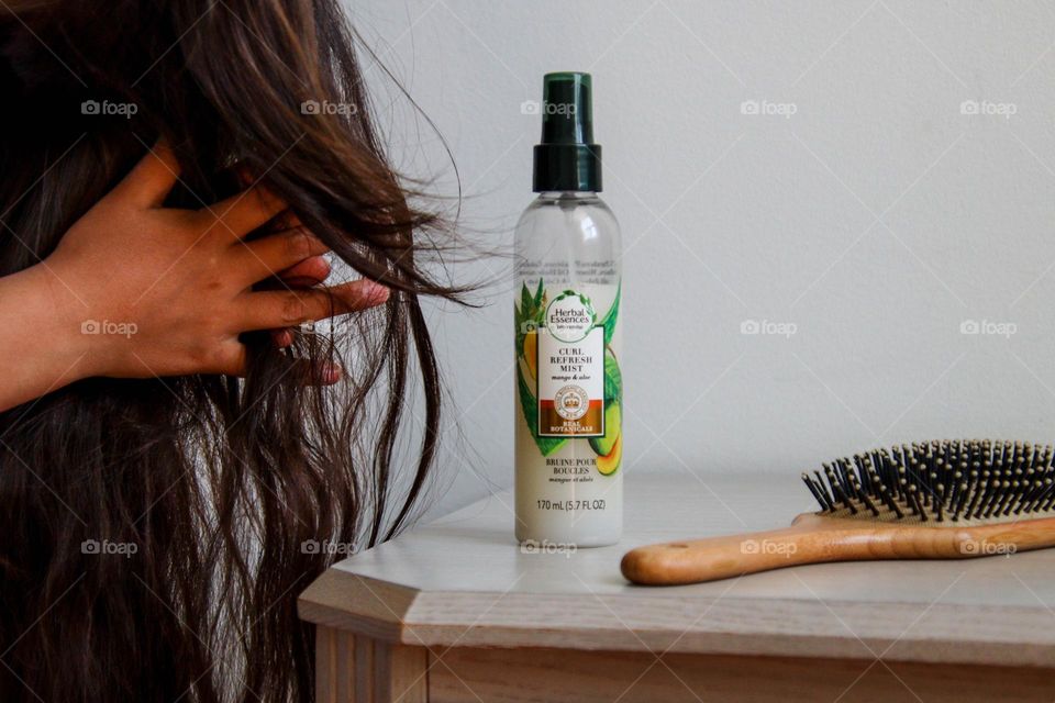 Using Herbal Essences Hair solutions: curl refresh mist