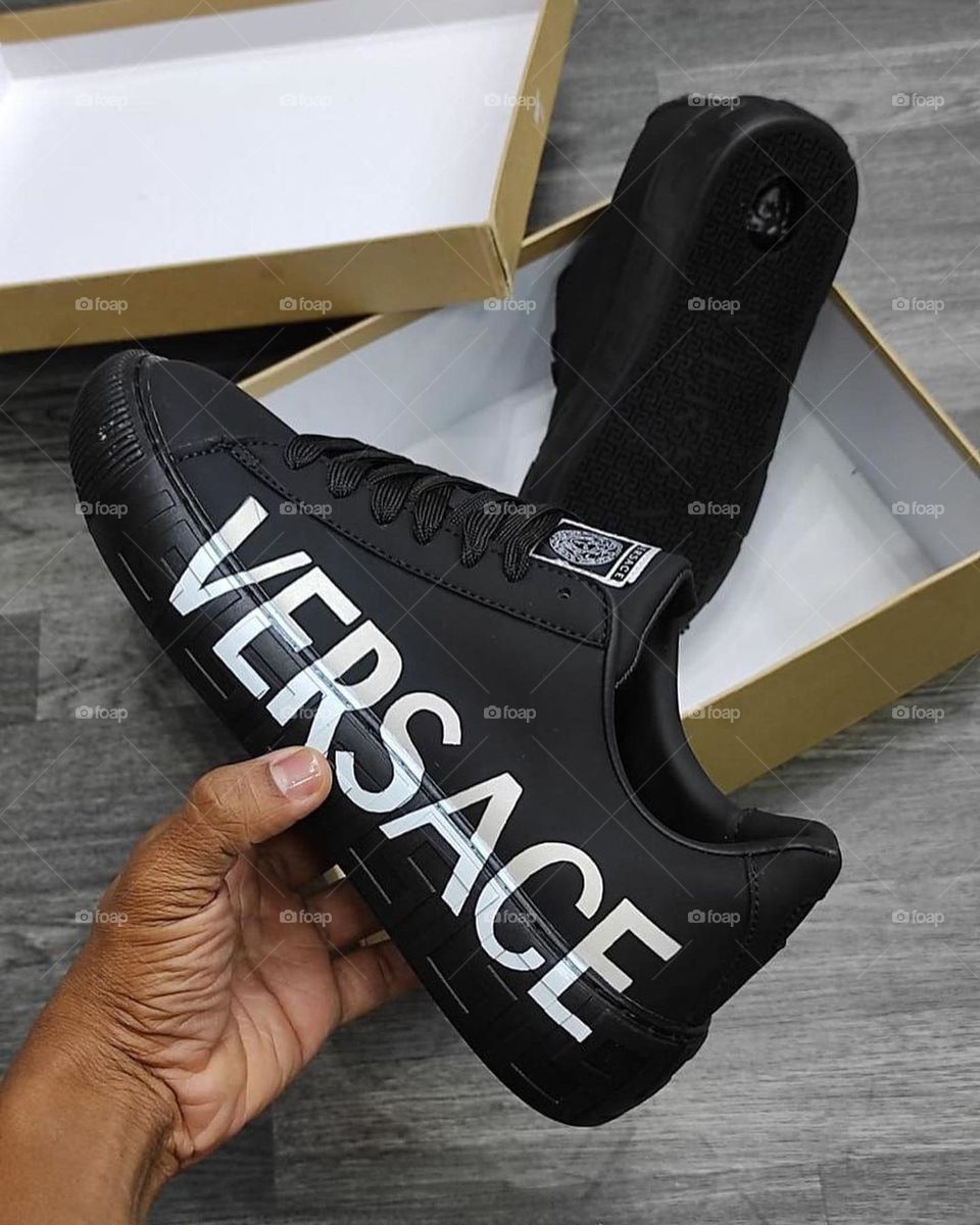 luce y viste con versace