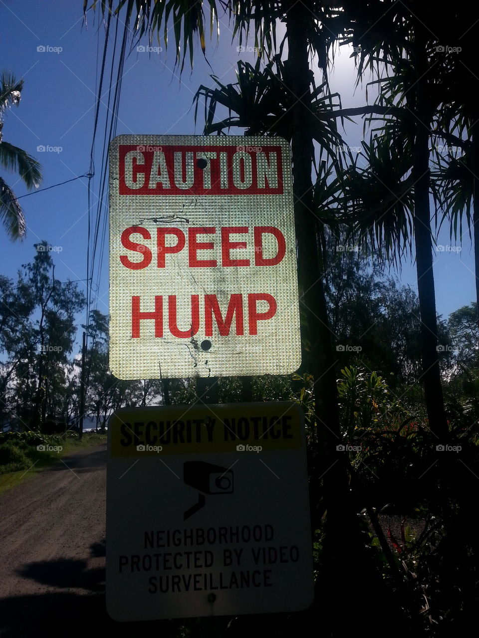 speed hump sign