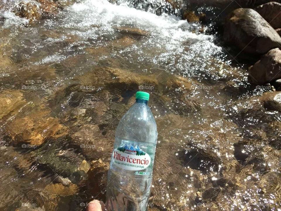 Agua  mineral Villavicencio, alta montaña Mendoza.