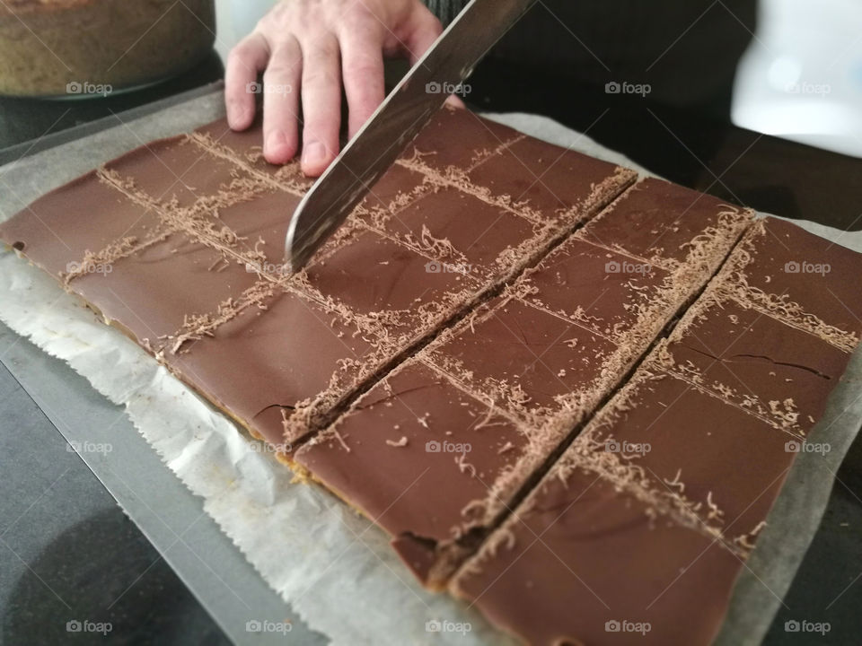 Millionaire's shortbread with chocolate and caramel