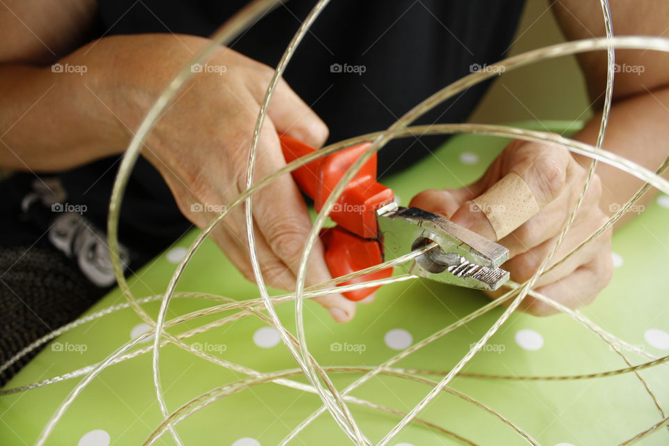 Cutting wire with pliers