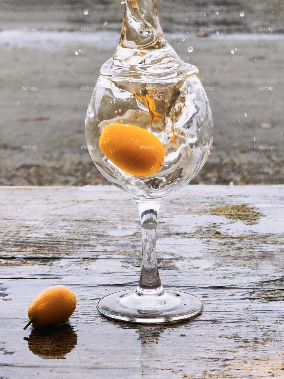 Splashes in a wine glass with a drink