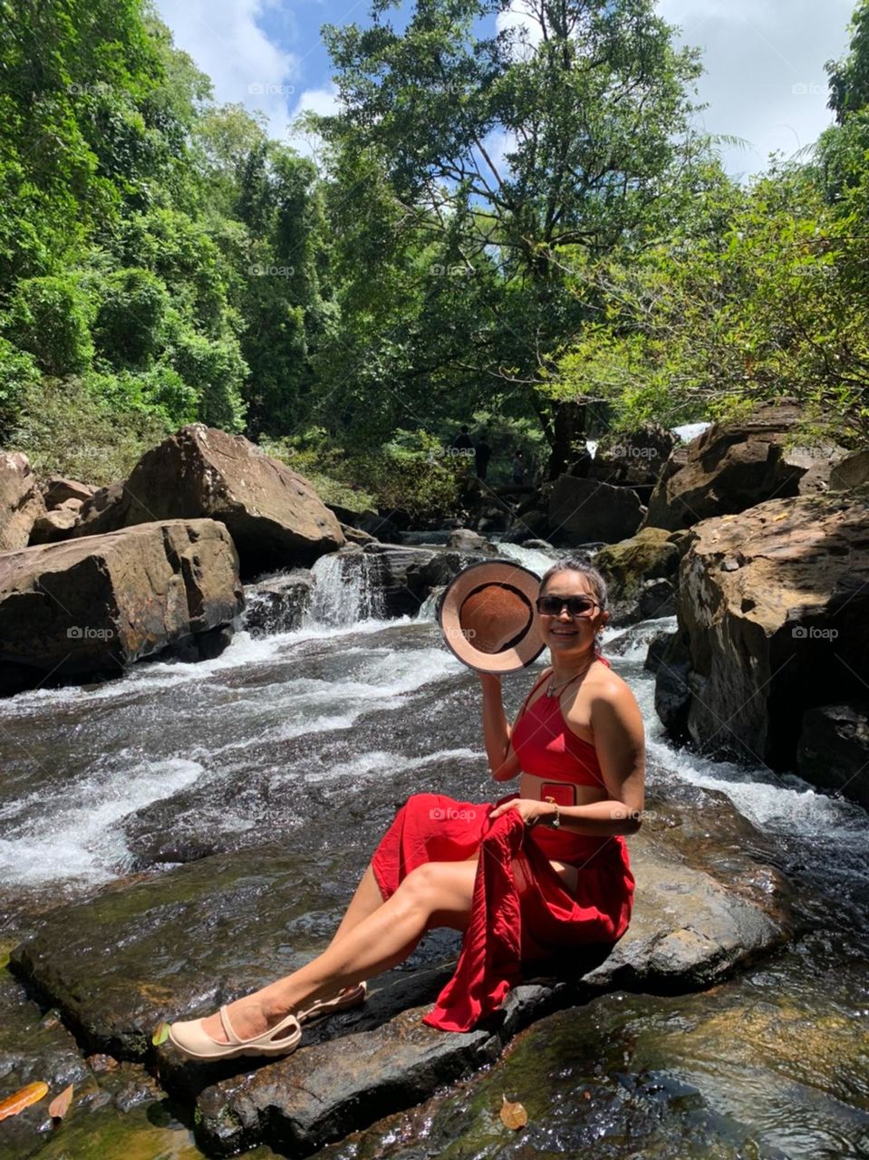 The smooth contradiction. 
Lady in red in #klongchaiwaterfall #Trat #Thailand 
Such a smooth contradiction 💚💚