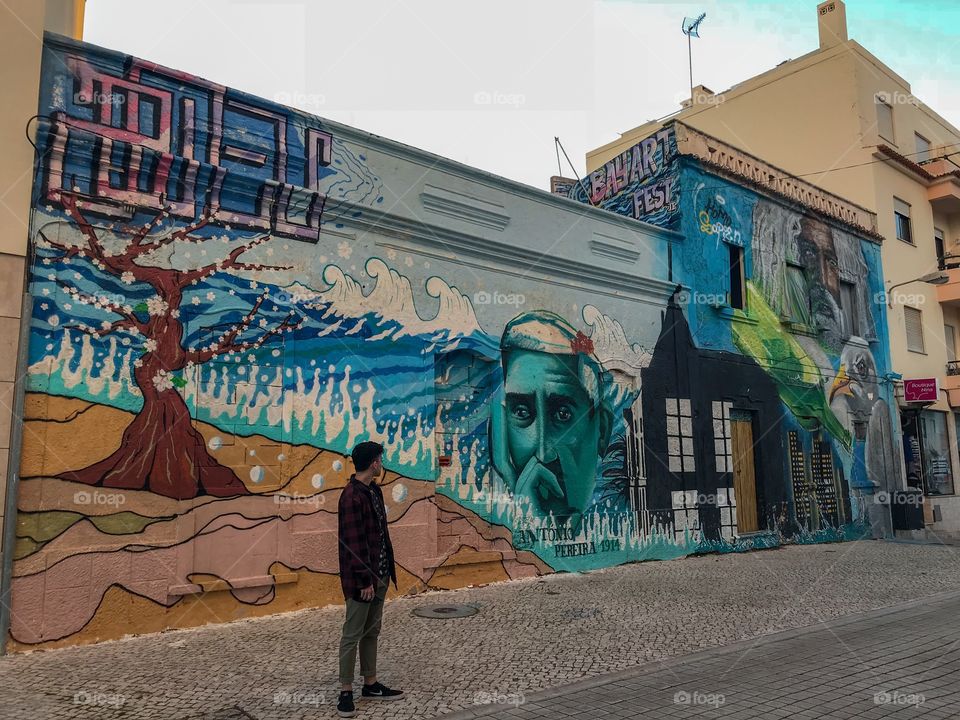 Admiring the murals & street art of Algarve ...