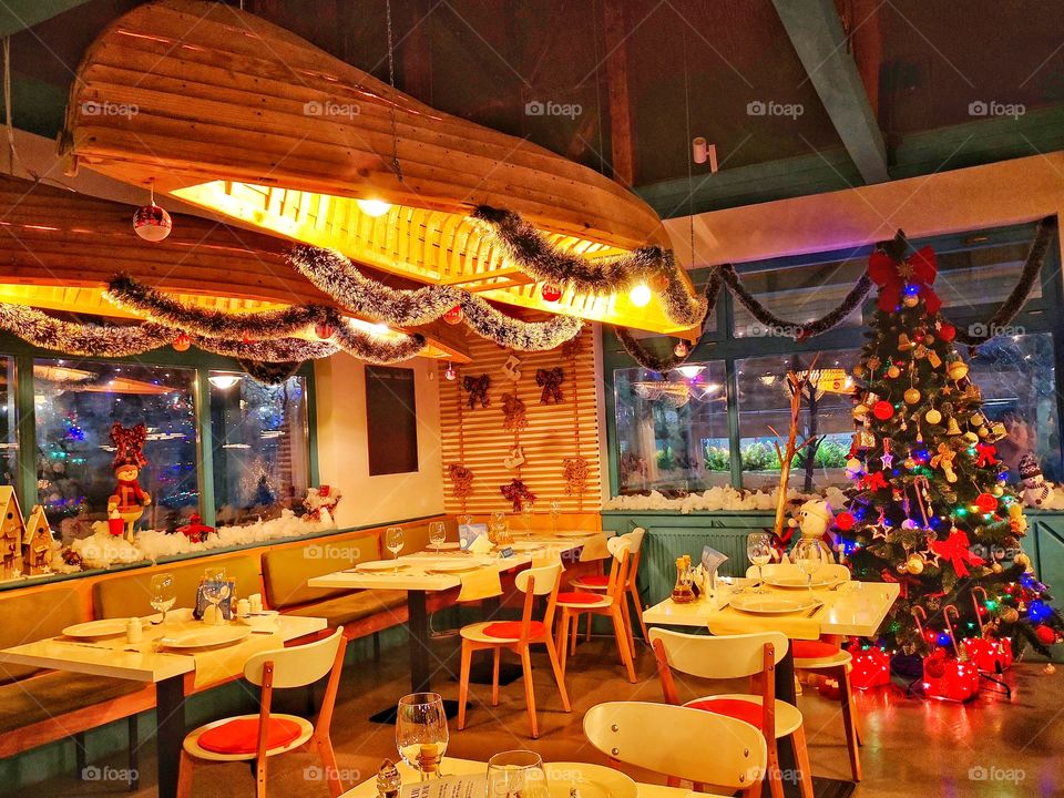 Restaurant with winter decorantions.