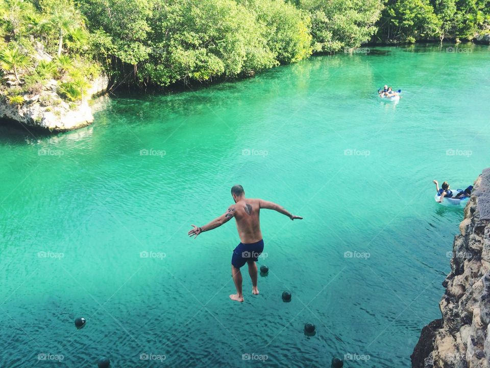 Cliff jumping 