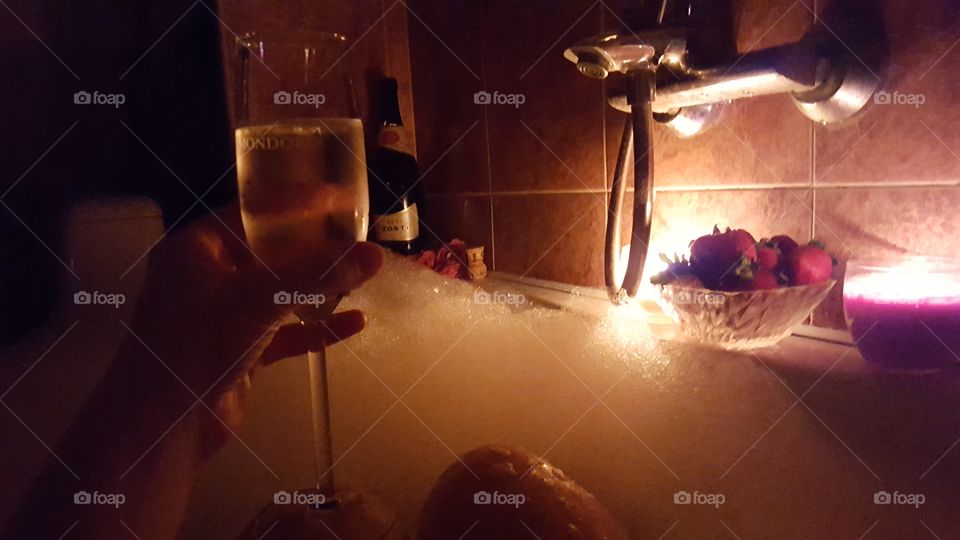 Romantic evening, dinner, champagne, strawberry, fruit, bath