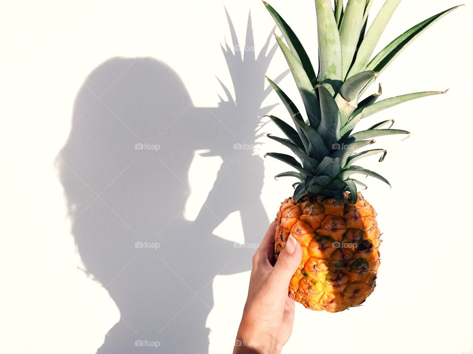 Shadow girl and pineapple 🍍