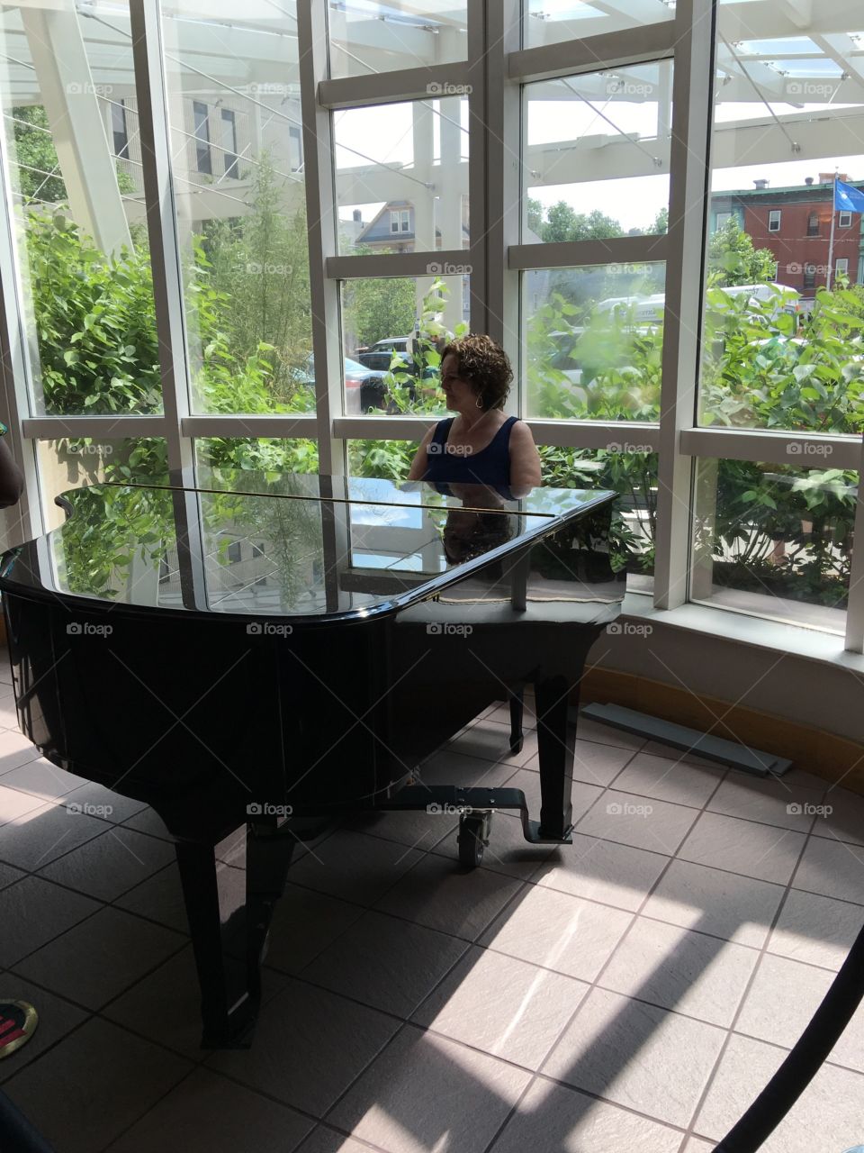 Pianist playing in a lobby as people listen 🎶