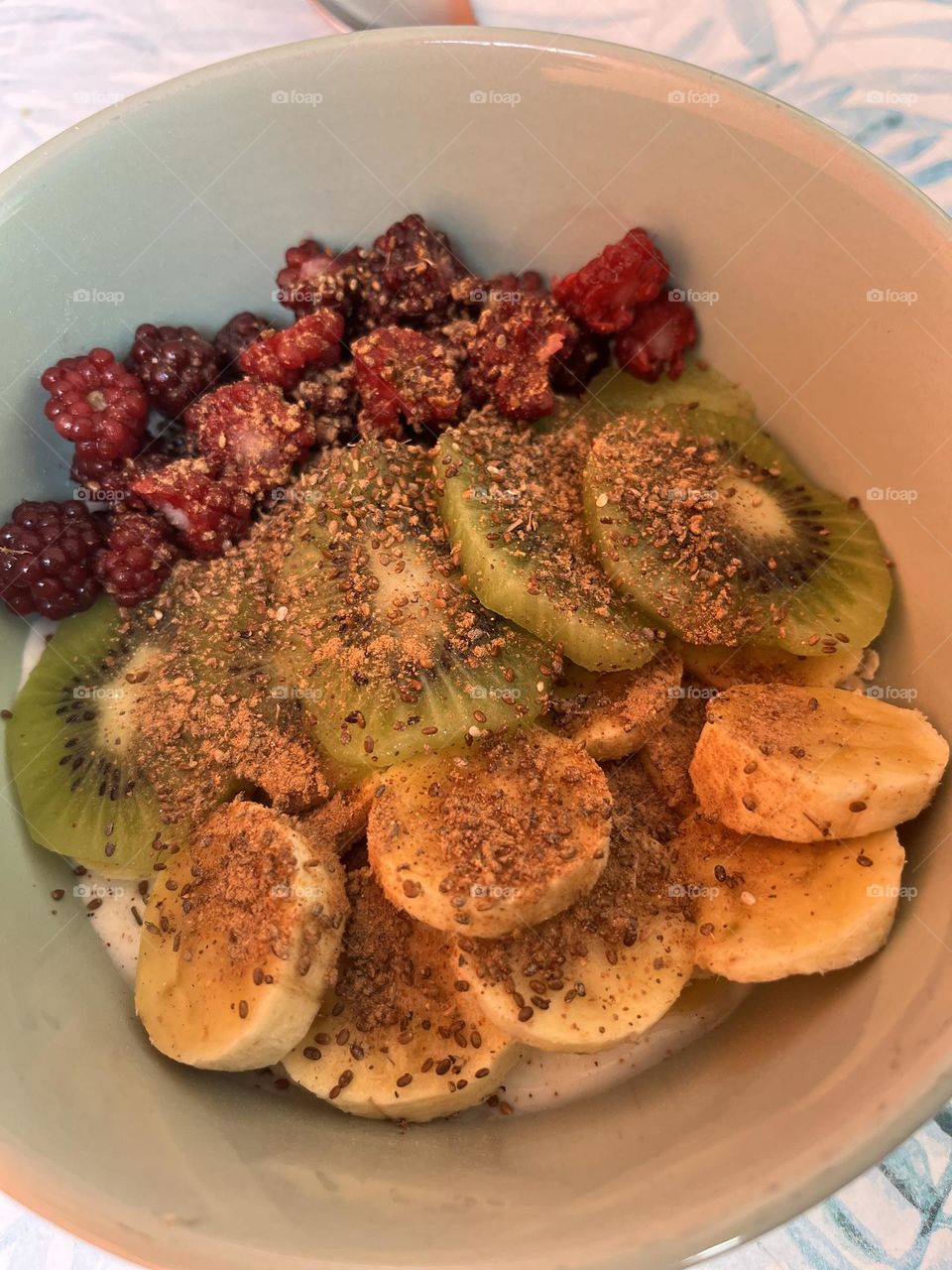 Kiwis-blackberries-bananas breakfast 