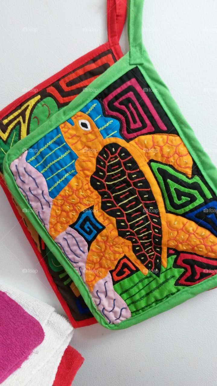 Columbian pot holder