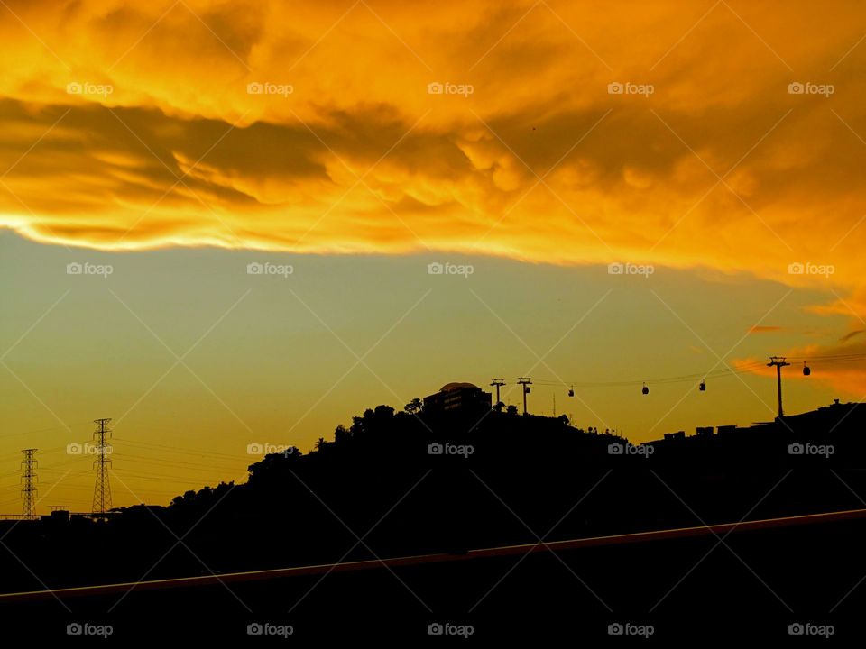 Céu de ouro... isso mesmo! Complexo do Alemão estava dourado.