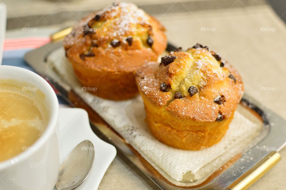 snack afternoon or morning with muffins chocolate chip. A delight!