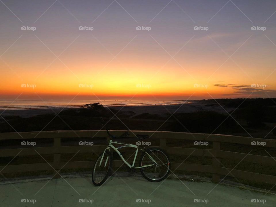 Por do sol na Praia Grande. Arraial do Cabo.