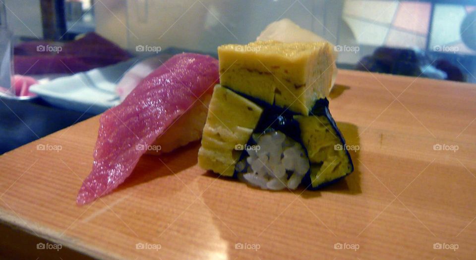 Red tuna and  tomago sushi