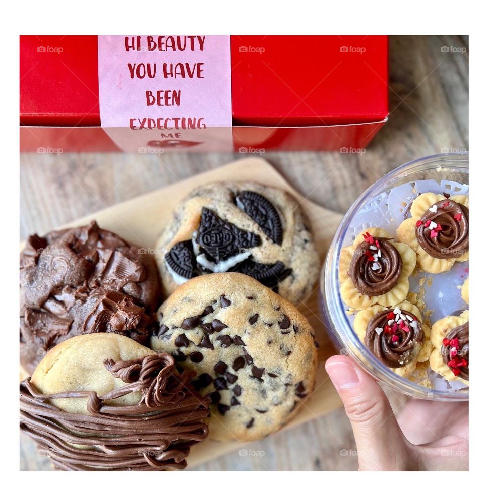 Chunky thick cookies with Nutella tarts 