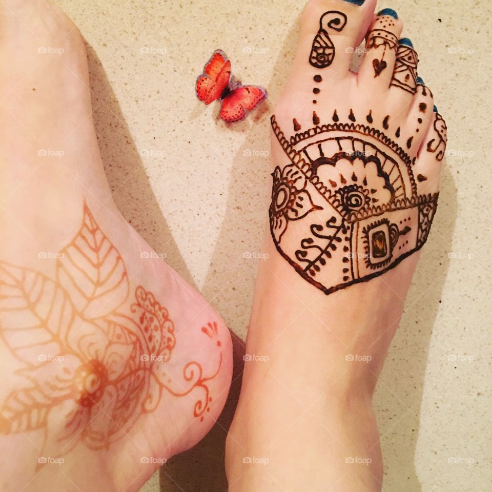 Attempting Henna 