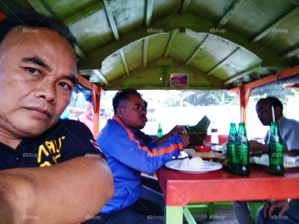 my friend lunch in the boat