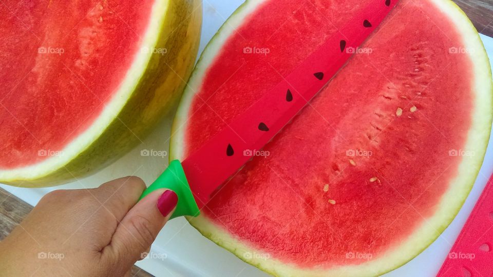 Cutting sweet juicy watermelon! 😍😋