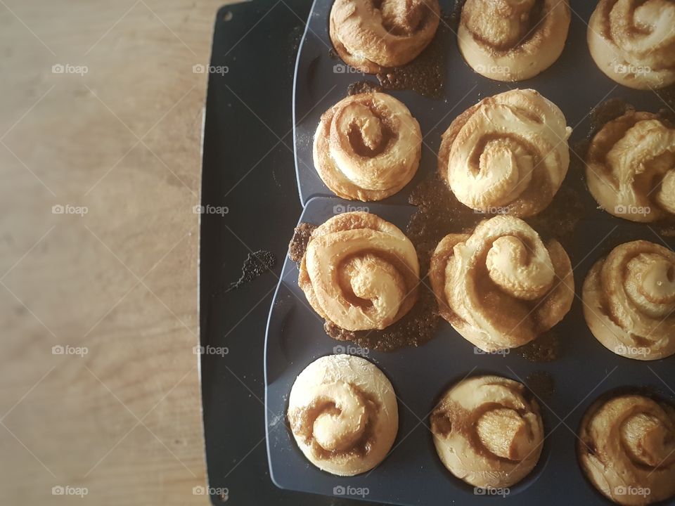 Cinnamon Buns rolls homecoming on wooden bench