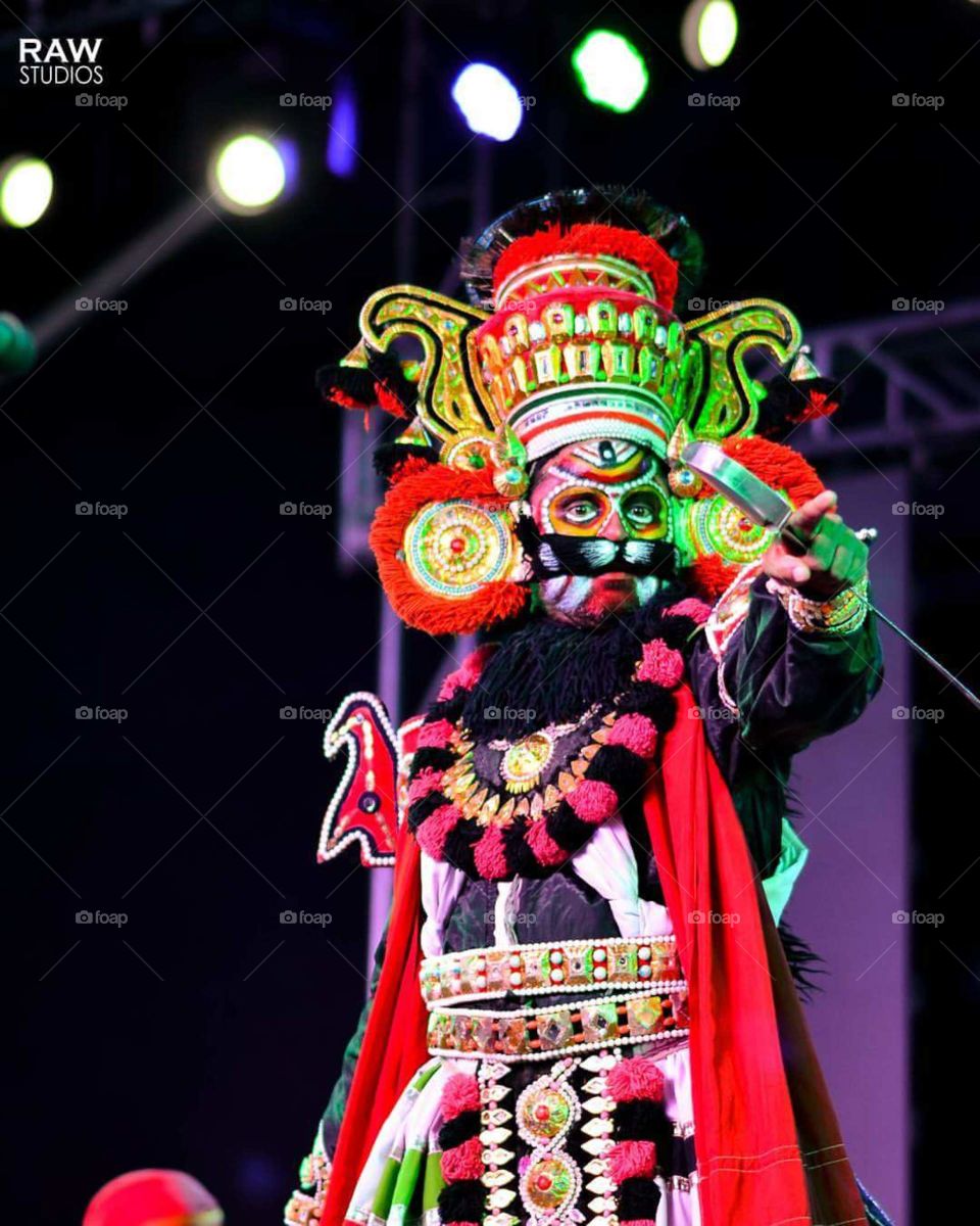 #yekshagana #art #colour #incredibleindia #hometown #koppa #indianart #sunlight #painting #sunrays #ig_karnataka #folk #mangaluru #happyforyou #somuchfun #hassandiaries #dassara #facepaint #model #rockgarden #hubli #karnataka #culture #indianculture #makeup #indiantraditionaldance #portrait #culturaldance #dancedform #tradition