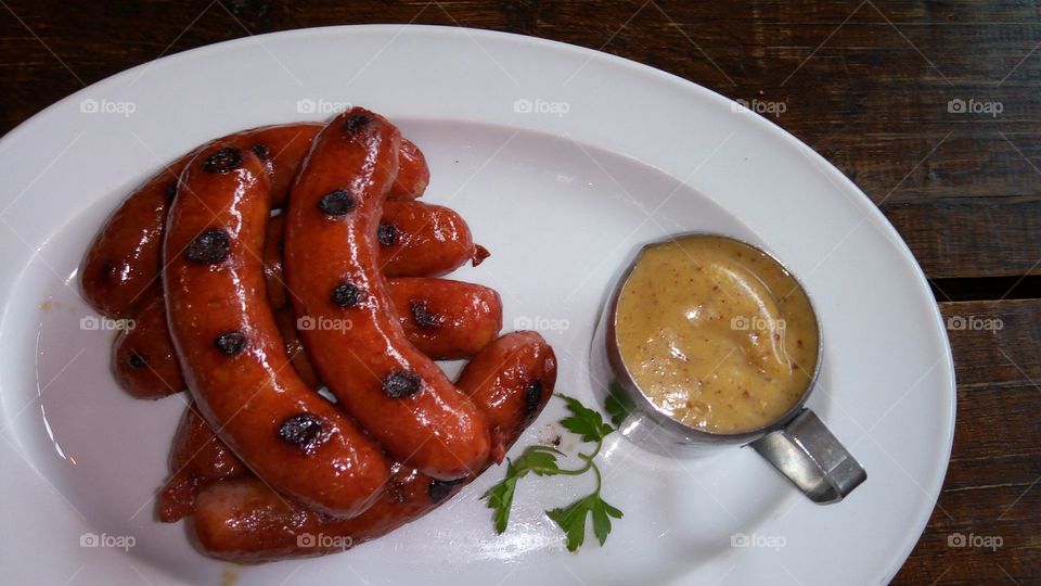 Roasted sausages with mustard