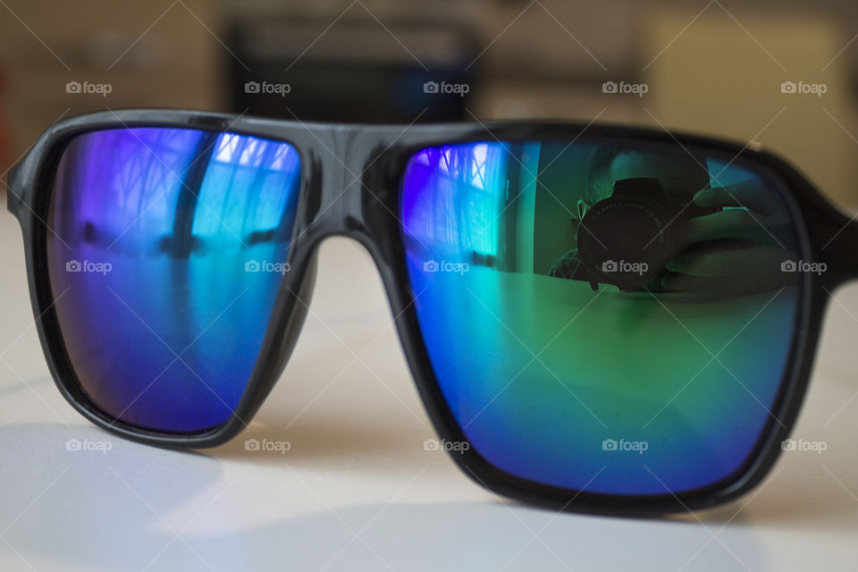 sunglasses reflection