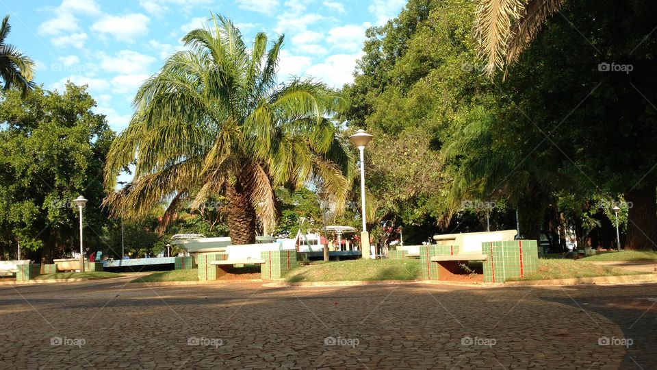 A mesma vista da paisagem da praça.