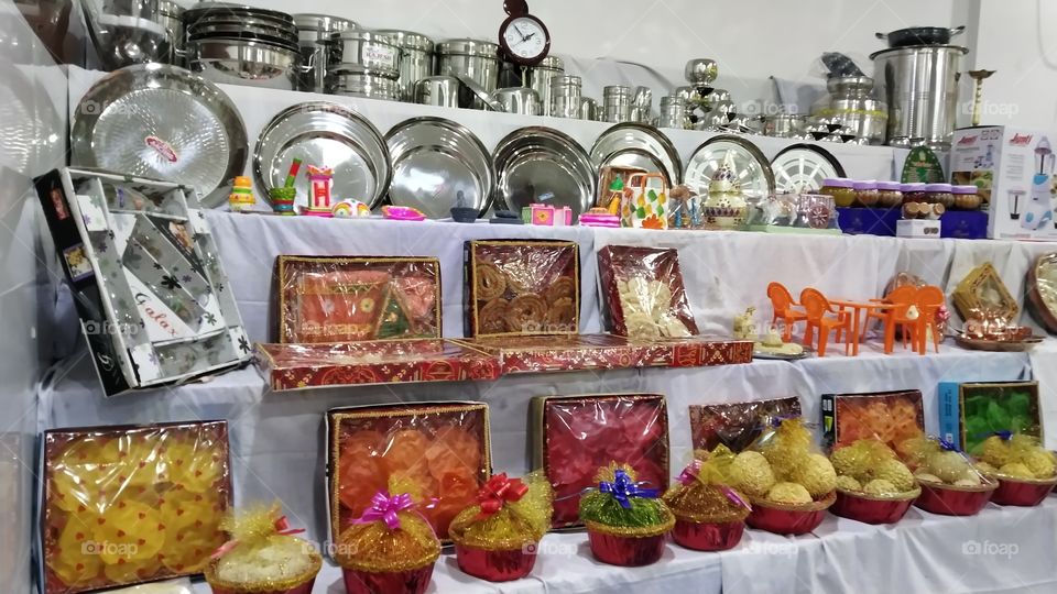 In a Marathi Matrimony once a marriage is fixed, there is a flurry of activity and enthusiastic mothers along with other eager relatives and friends start work on the items for the “Rukhwat”.