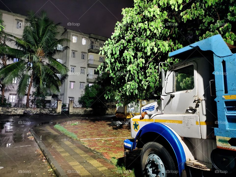 Combination 
Vintage Truck🚛
Building 🏢
Coconut tree🌴