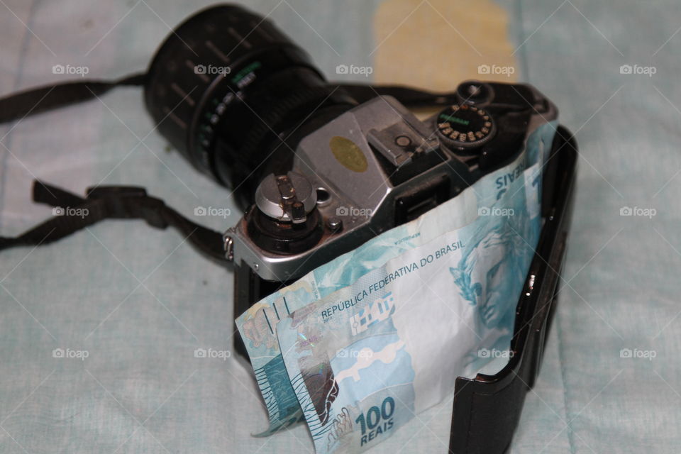 dinheiro dentro dá câmera