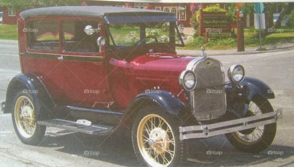 A nice Ford Model A that was being produced between 1927-1931 by Ford Company after Model T. Its a 4 wheel manual transmission and also the first car to have shatter-proof glass windshield.