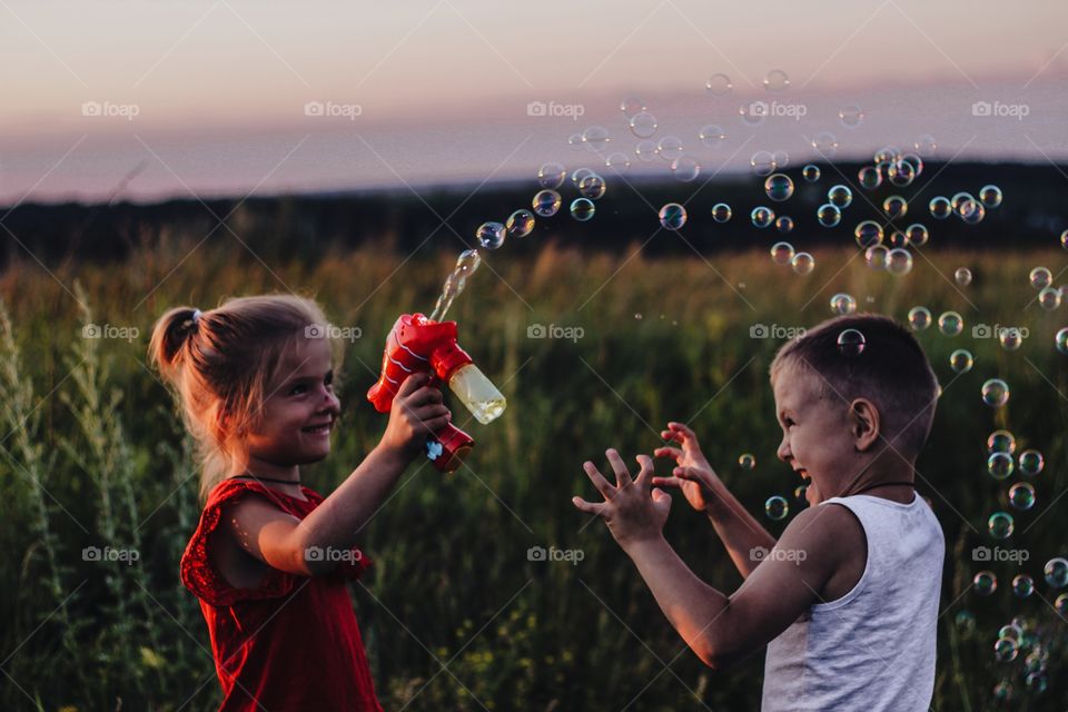children play with soap bubbles