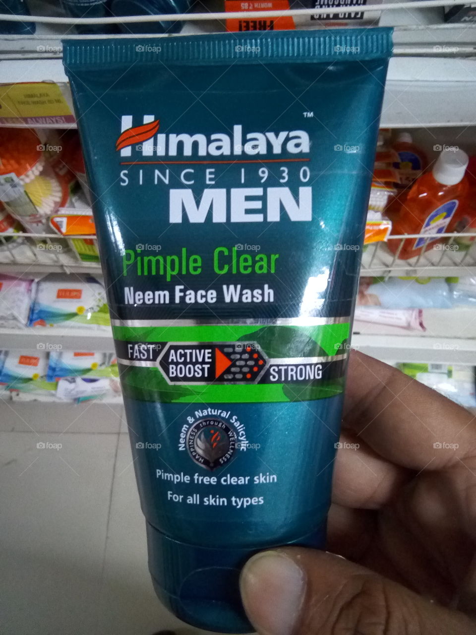 HIMALAYA MEN PIMPLE CLEAR NEEM FACE WASH.