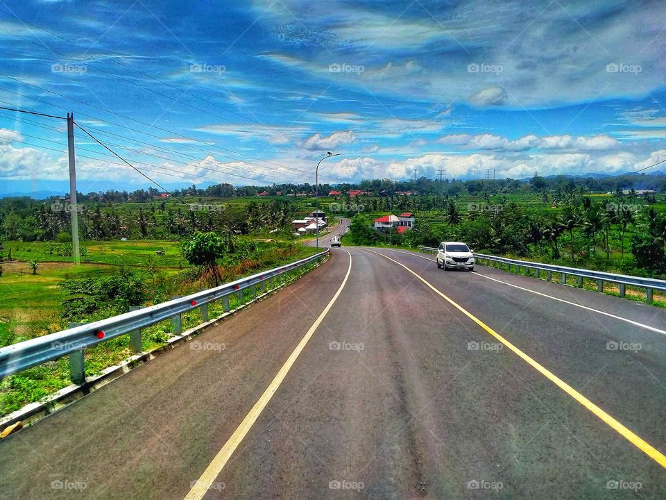Toll road that passes through the plantation